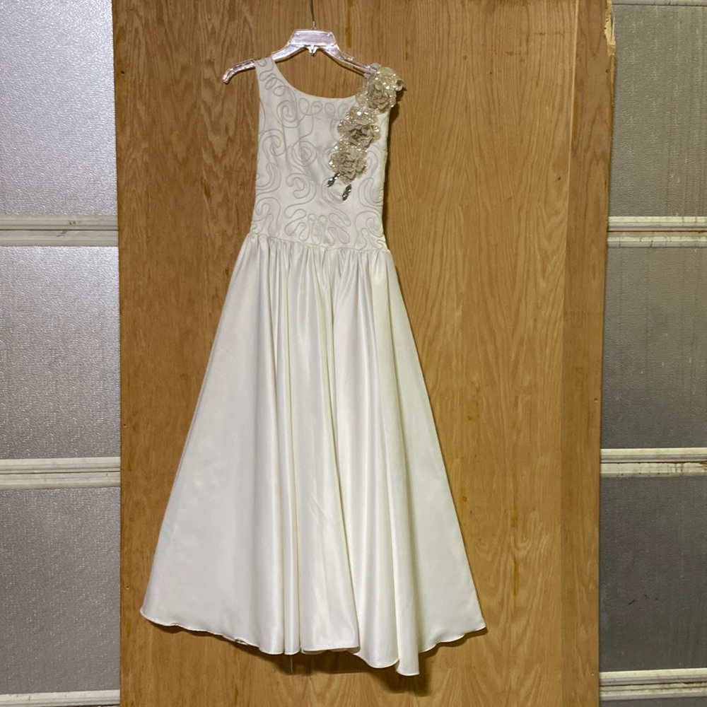 Macis- Beautiful ivory formal.
